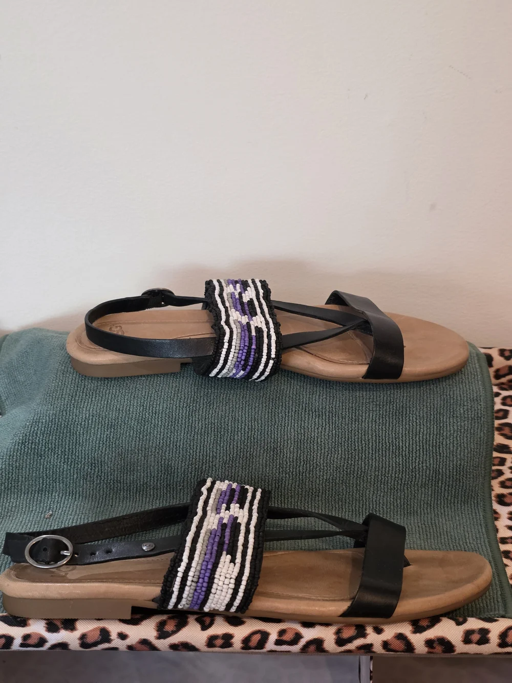 UGG Verona Beaded Leather Sandals Black Multi Serape 7.5 Purple